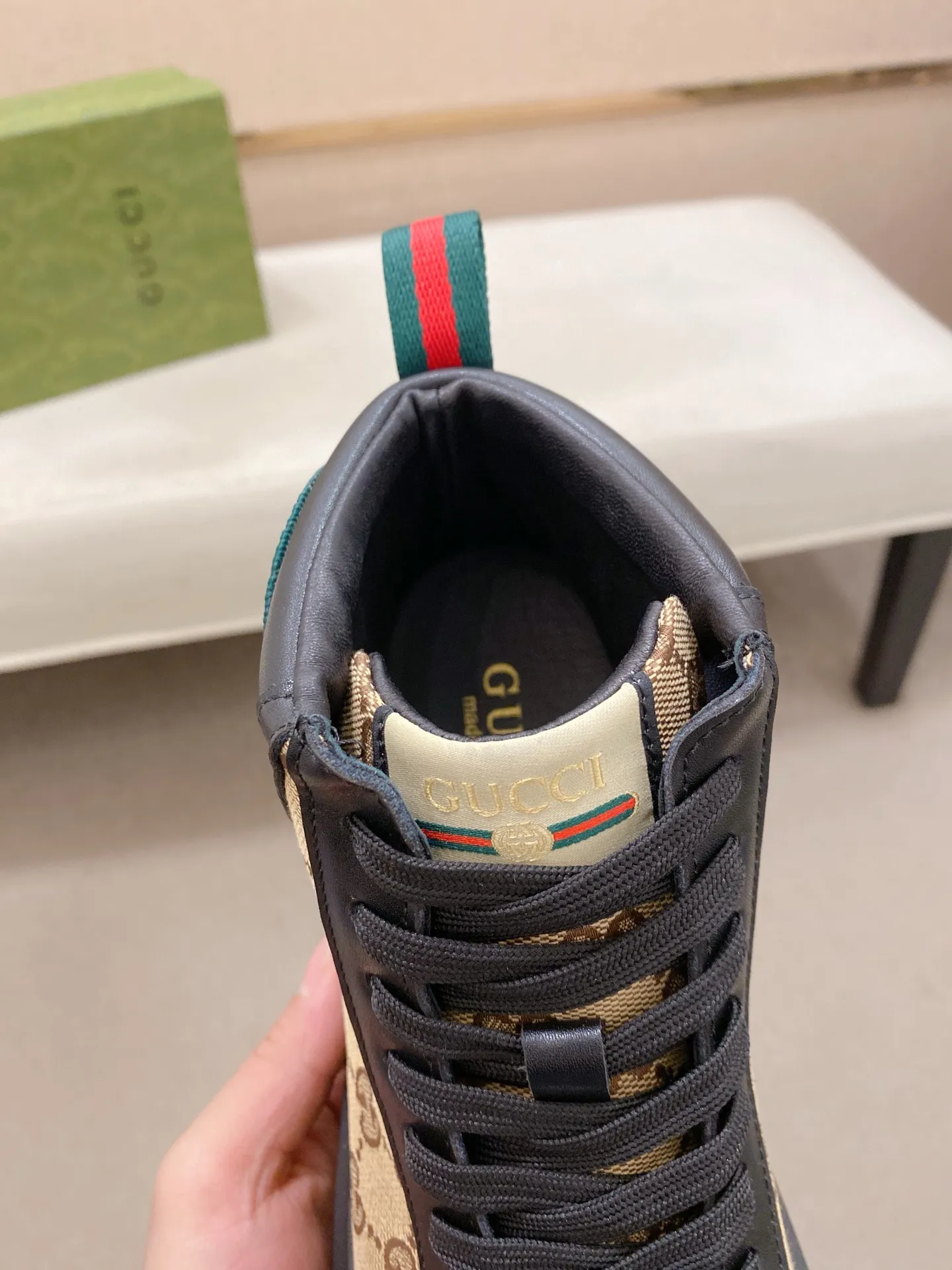 Factory price: 442💰 (GUCCI) The latest model from the official website🎁🎁Casual and fashionable men's shoes👟, hot style💥The style is simple and elegant, exclusive for trendy men. Unique official website's latest brand elements👑original Gucci decoration, fashionable and generous, the fabric is original cowhide ✅sheepskin lining, the official website specifies wear-resistant casual outsole, the classic model is taken in kind at the counter🎬38-44 (can be customized for 45 non-refundable)